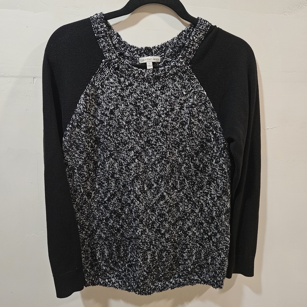 Calvin Klein Jeans Knitted Sweater — White, Gray, Black, and Silver Thread sizeL